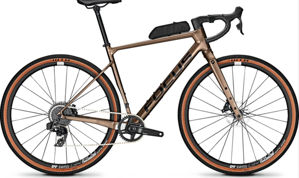 Goldbrown road bike with black handlebar, orange wheel rims, disc brakes